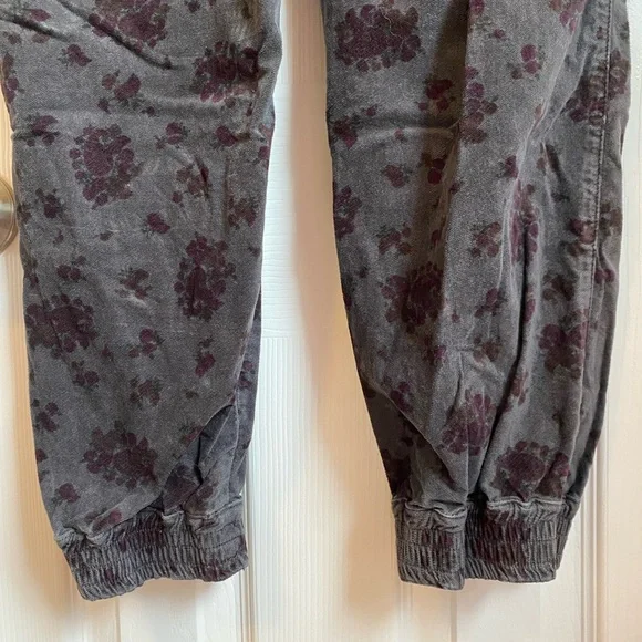 Anthropologie Gray and Purple velvet Jogger Pants size medium - Picture 6 of 10
